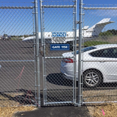 Hot dip Galvanized 6ft chain link fencing top with barbed wire