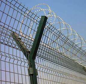 Galvanized Airport Perimeter Fence 50*100mm 50*150mm Hole Y Post Fence
