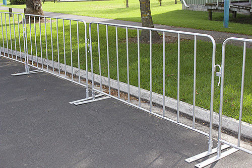 Barrière de contrôle de foule métallique personnalisée / Barricades portables / Clôture temporaire